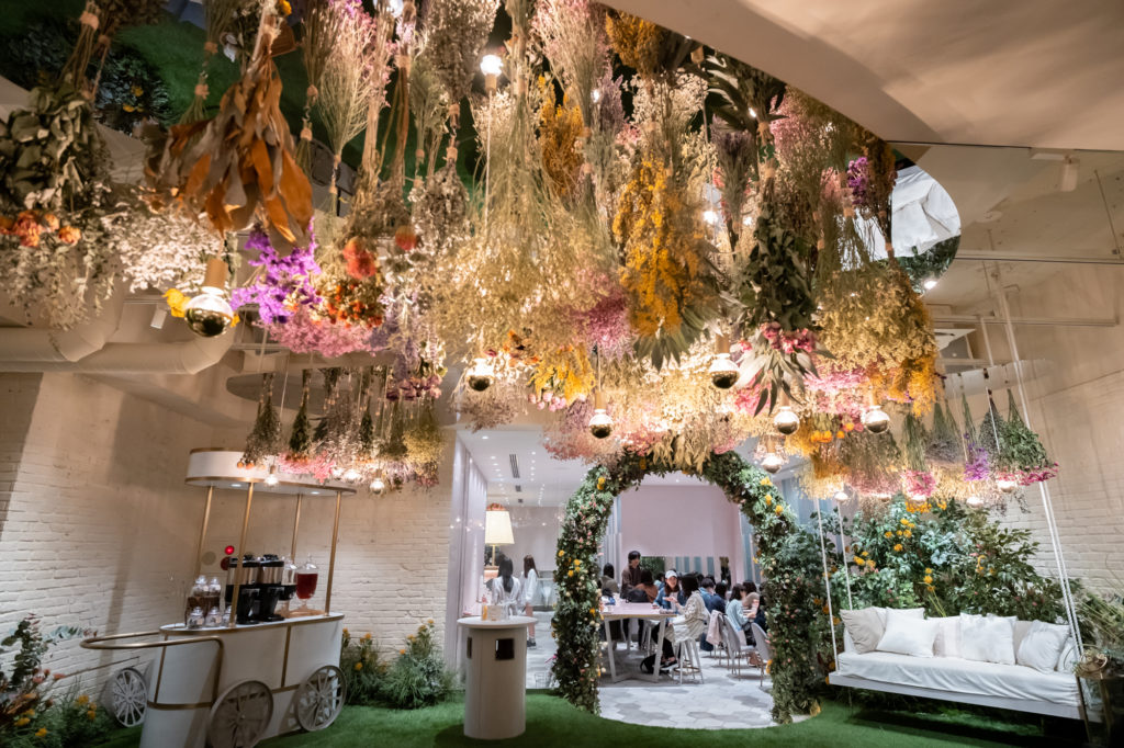 Dried flowers hanging from the ceiling at Fruit Picnic